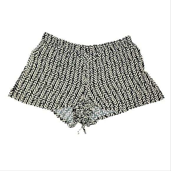 BeBop size large black and white shorts 100% Rayon - Picture 1 of 10